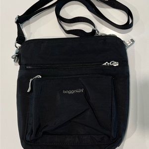 Baggallini Modern Pocket Crossbody